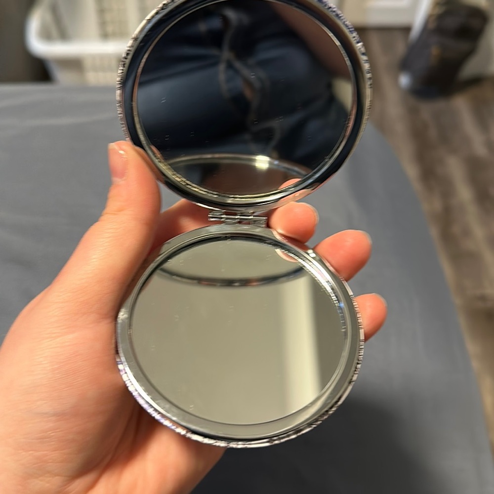 Compact mirror